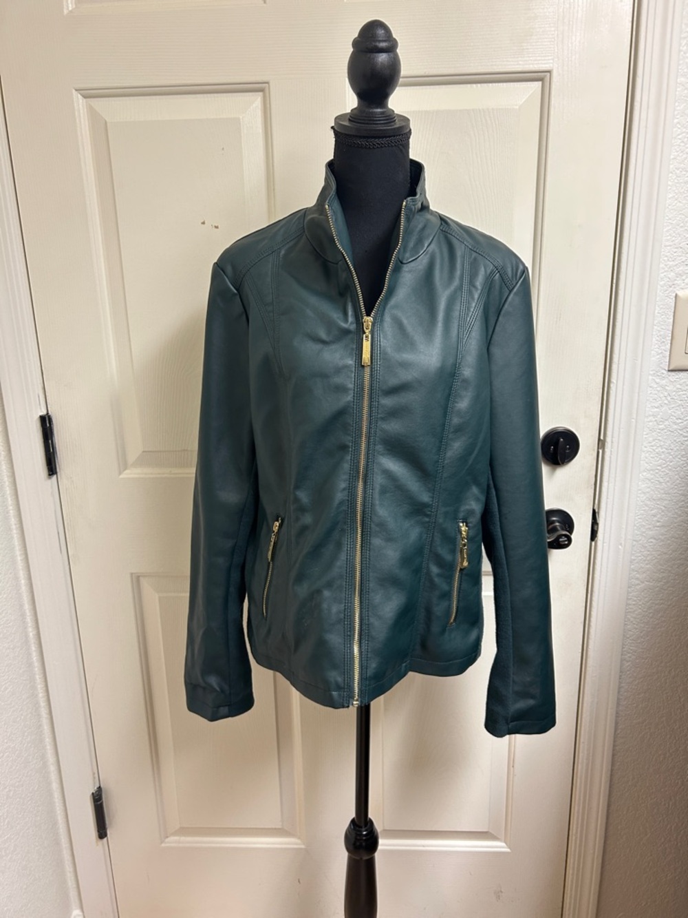 ELLEN TRACY Large Forest Green Coat, Face 100% Polyurethane, Back 50% Viscose - Picture 10 of 11
